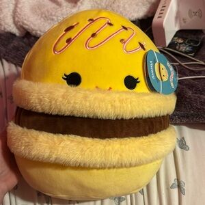 Squishmallow “Visconti”